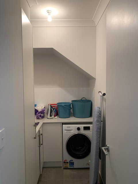 Spacious Rooms Home-Stay With Free Wifi - Accommodation Batemans Bay 2