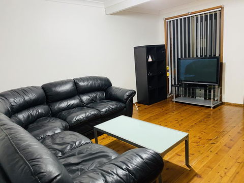 Spacious Townhouse In Wollongong - Accommodation Batemans Bay 1