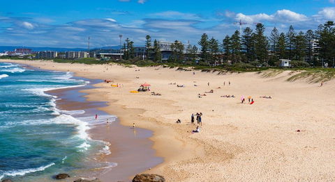 Spacious Townhouse In Wollongong - Accommodation Batemans Bay 2