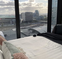 Sparkling 2 bed 1 bath Melbourne CBD Apt - Free Netflix  Wine - Accommodation Batemans Bay