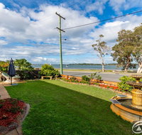 Spoil yourself with the perfect position of this first floor Unit - Accommodation Batemans Bay