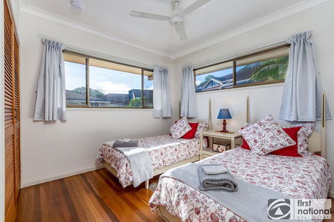 Spoil Yourself With The Perfect Position Of This First Floor Unit - Accommodation Batemans Bay 2