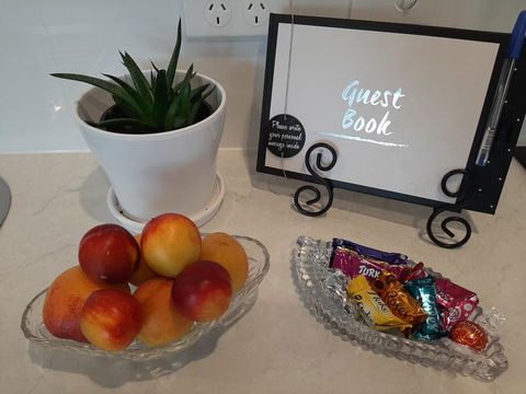 Spring Beach Garden Retreat - Accommodation Batemans Bay 3