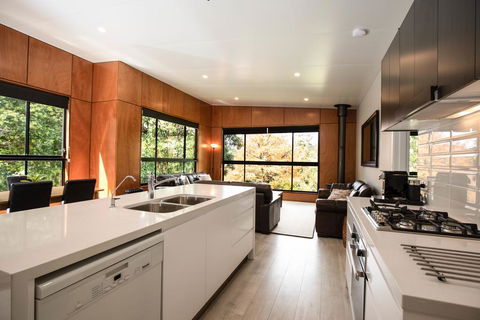 Springbrook25 Upper Apartment - Accommodation Batemans Bay 2