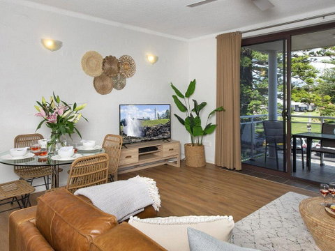 St Tropez Beachside Luxe - Accommodation Batemans Bay 0