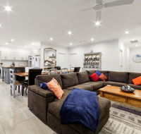 StayCentral - Rosanna Luxurious Mansion - Accommodation Batemans Bay