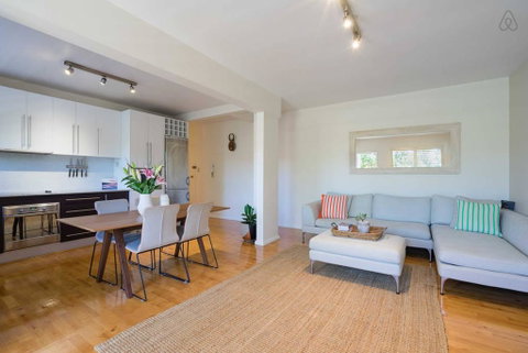 Stylish And Spacious Beach Apartment - Accommodation Batemans Bay 0