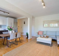 Stylish and Spacious Beach Apartment - Accommodation Batemans Bay