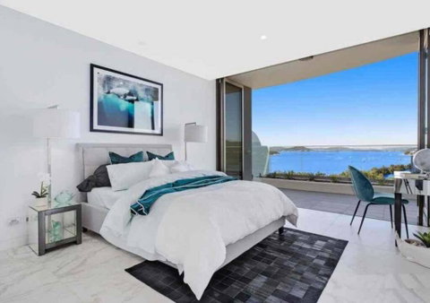 Stylish Penthouse With Views & Jacuzzi - Accommodation Batemans Bay 3