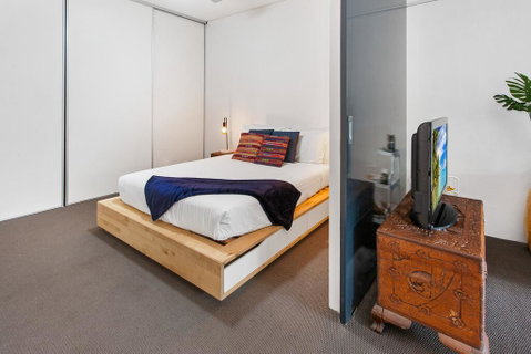 Stylish Valley Unit With Terrace, Parking And Pool - Accommodation Batemans Bay 3