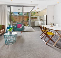Stylish Valley Unit with Terrace Parking and Pool - Accommodation Batemans Bay
