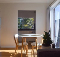 Sun-Drenched 1 Bed Studio Apt Newtown Parking - Accommodation Batemans Bay