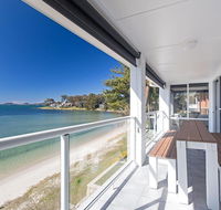 Sunrise Waters' 2/63 Soldiers Point Road - stunning waterfront property - Accommodation Batemans Bay