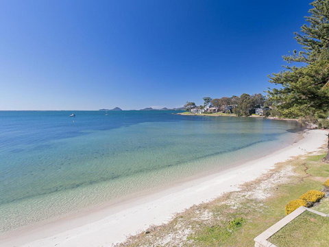 Sunrise Waters', 2/63 Soldiers Point Road - Stunning Waterfront Property - Accommodation Batemans Bay 1
