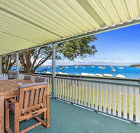 Sunset Beach House - Soldiers Point Sleeps 9 - Accommodation Batemans Bay