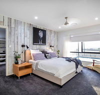Sunset Penthouse Couples Retreat close to Airlie Beach Champagne on arrival - Accommodation Batemans Bay