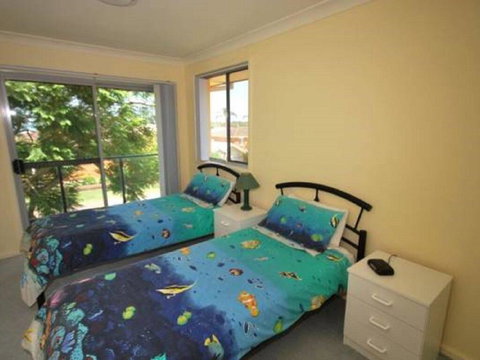 Sunset Place' 1/29 Sunset Boulevard- Gorgeous Townhouse So Close To The Water - Accommodation Batemans Bay 3
