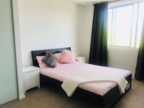 Sunset View 2 Bedroom Apt Next To Station - Accommodation Batemans Bay 2