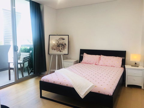 Sunset View 2 Bedroom Apt Next To Station - Accommodation Batemans Bay 0