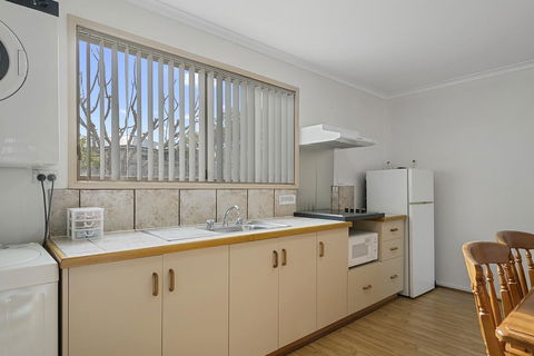 SWANSEA VILLAS - Accommodation Batemans Bay 3