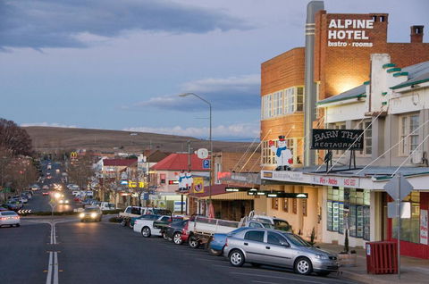 The Alpine Hotel - Accommodation Batemans Bay 1