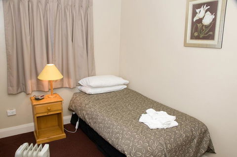 The Alpine Hotel - Accommodation Batemans Bay 3