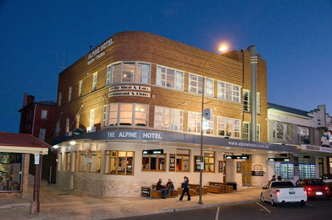 The Alpine Hotel - Accommodation Batemans Bay 0