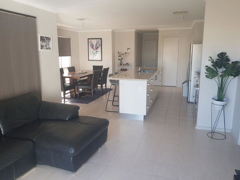 The Baltimore - Family Home Getaway - Accommodation Batemans Bay 2