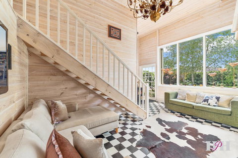 The Barn - Accommodation Batemans Bay 1