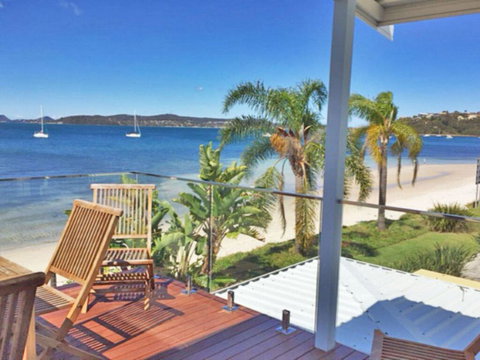 The Beach House' 169 Soldiers Point Road - Right On The Waterfront - Accommodation Batemans Bay 3