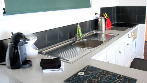 KINGFISHER COTTAGE Beachfront At The Binalong Bay - Accommodation Batemans Bay 18
