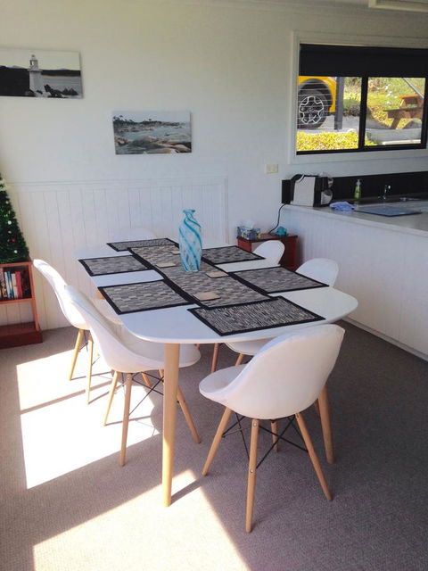 KINGFISHER COTTAGE Beachfront At The Binalong Bay - Accommodation Batemans Bay 14