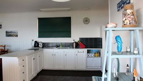 KINGFISHER COTTAGE Beachfront At The Binalong Bay - Accommodation Batemans Bay 20