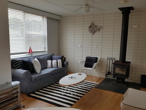 Beach Hut Scamander - Accommodation Batemans Bay 9