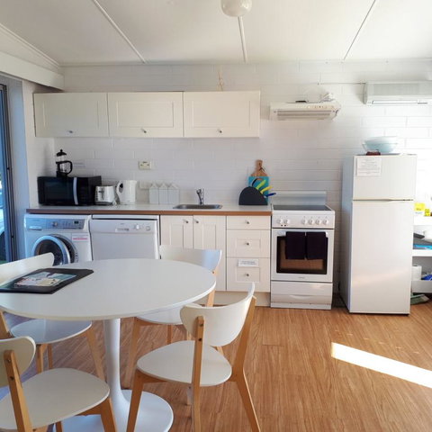 Beach Hut Scamander - Accommodation Batemans Bay 3