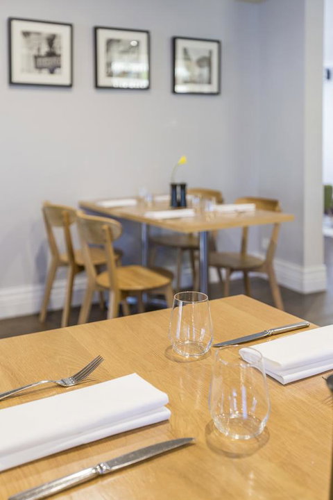 The Waverley International Hotel - Accommodation Batemans Bay 4