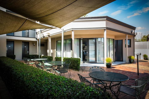 The Waverley International Hotel - Accommodation Batemans Bay 11