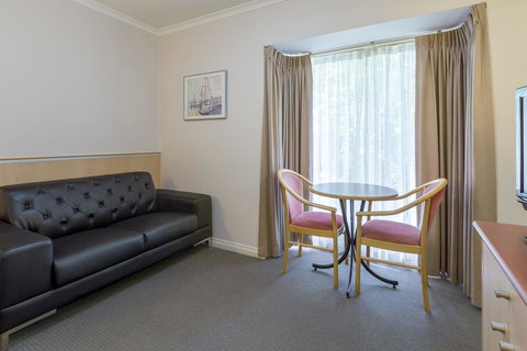 The Waverley International Hotel - Accommodation Batemans Bay 5
