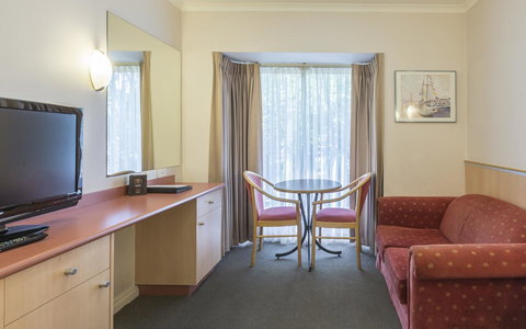 The Waverley International Hotel - Accommodation Batemans Bay 6