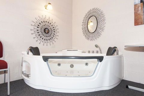 The Grampians Motel - Accommodation Batemans Bay 4