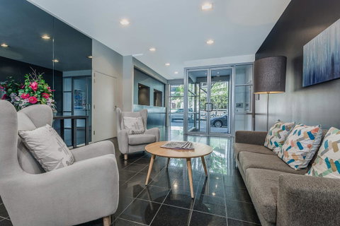 Mantra 100 Exhibition - Accommodation Batemans Bay 2