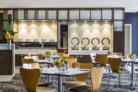 Holiday Inn Melbourne Airport, An IHG Hotel - Accommodation Batemans Bay 9