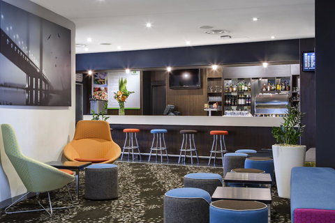 Holiday Inn Melbourne Airport, An IHG Hotel - Accommodation Batemans Bay 3