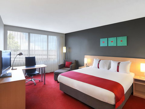 Holiday Inn Melbourne Airport, An IHG Hotel - Accommodation Batemans Bay 1