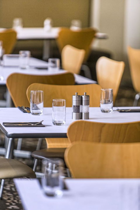 Holiday Inn Melbourne Airport, An IHG Hotel - Accommodation Batemans Bay 6