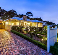 Lovely 5BR full house in Glen Waverley walk to train bus  shops - Accommodation Batemans Bay