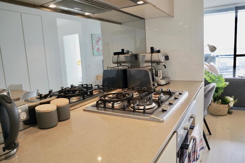 Pride Docklands Waterfront Apartment City View - Accommodation Batemans Bay 22