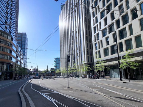 Pride Docklands Waterfront Apartment City View - Accommodation Batemans Bay 4