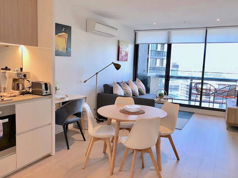 Pride Docklands Waterfront Apartment City View - Accommodation Batemans Bay 5