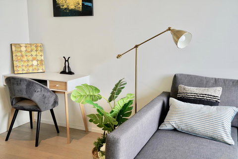 Pride Docklands Waterfront Apartment City View - Accommodation Batemans Bay 15